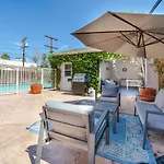 Walk To Ventura Boulevard Pool & Hottub With Pingpong & Bbq