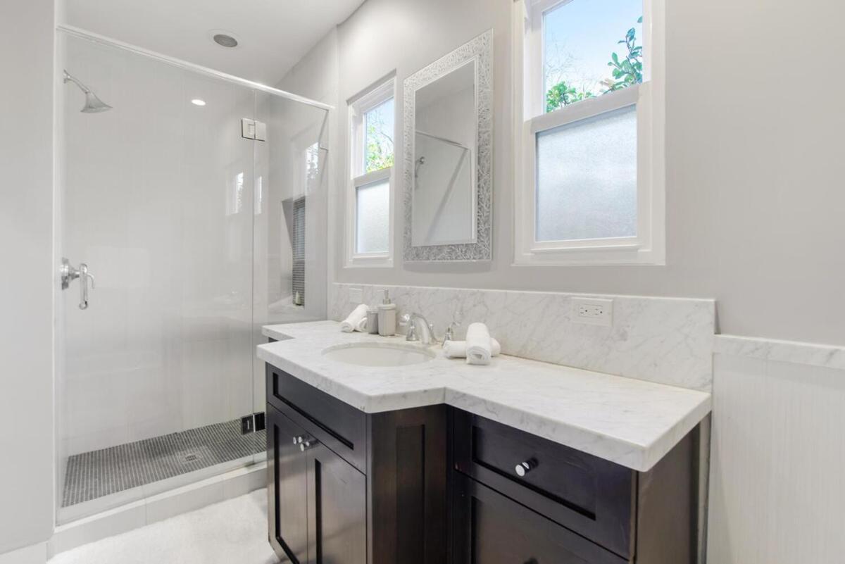 Walk To Ventura Boulevard Pool & Hottub With Pingpong & Bbq Holiday home *