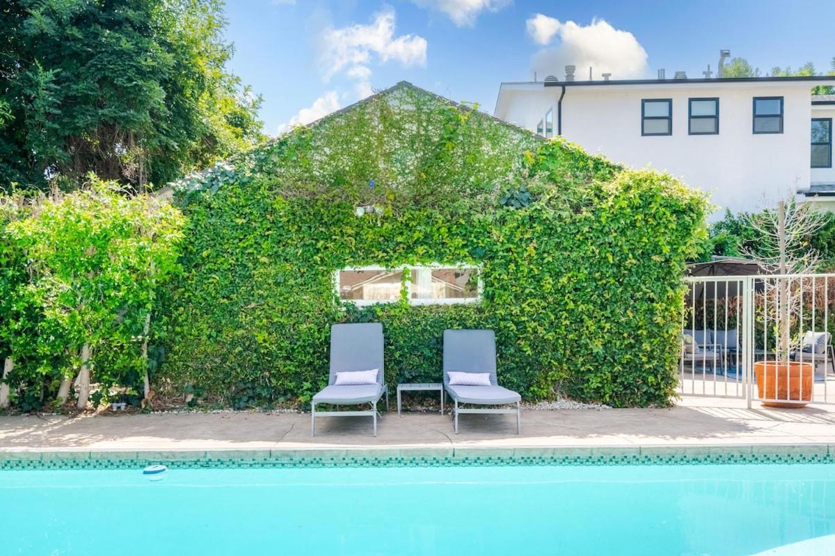 Walk To Ventura Boulevard Pool & Hottub With Pingpong & Bbq Los Angeles