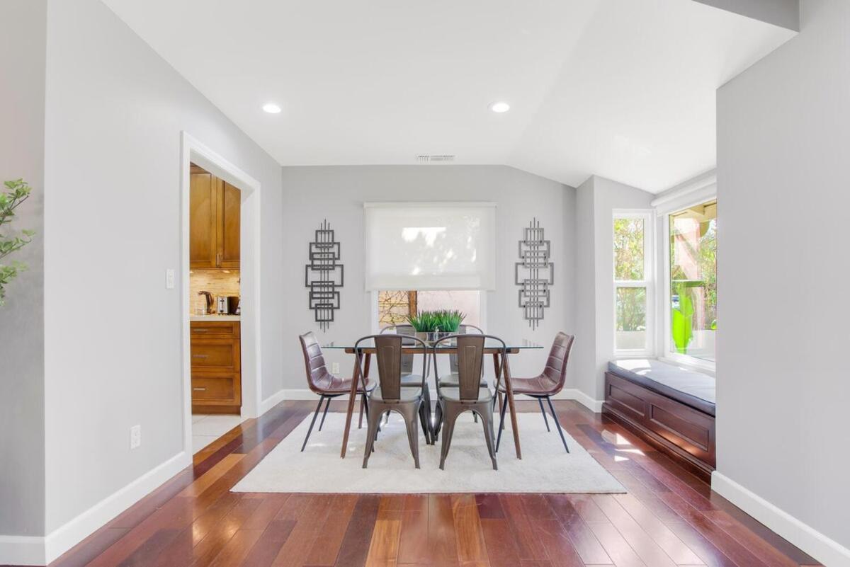 Walk To Ventura Boulevard Pool & Hottub With Pingpong & Bbq Holiday home *