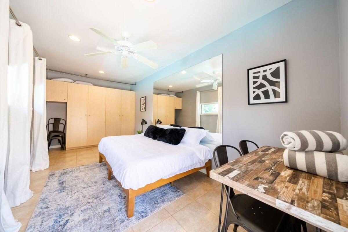 Walk To Ventura Boulevard Pool & Hottub With Pingpong & Bbq Holiday home *