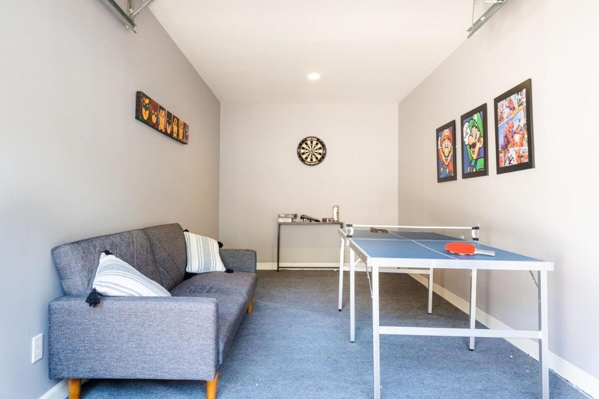 Holiday home Walk To Ventura Boulevard Pool & Hottub With Pingpong & Bbq *