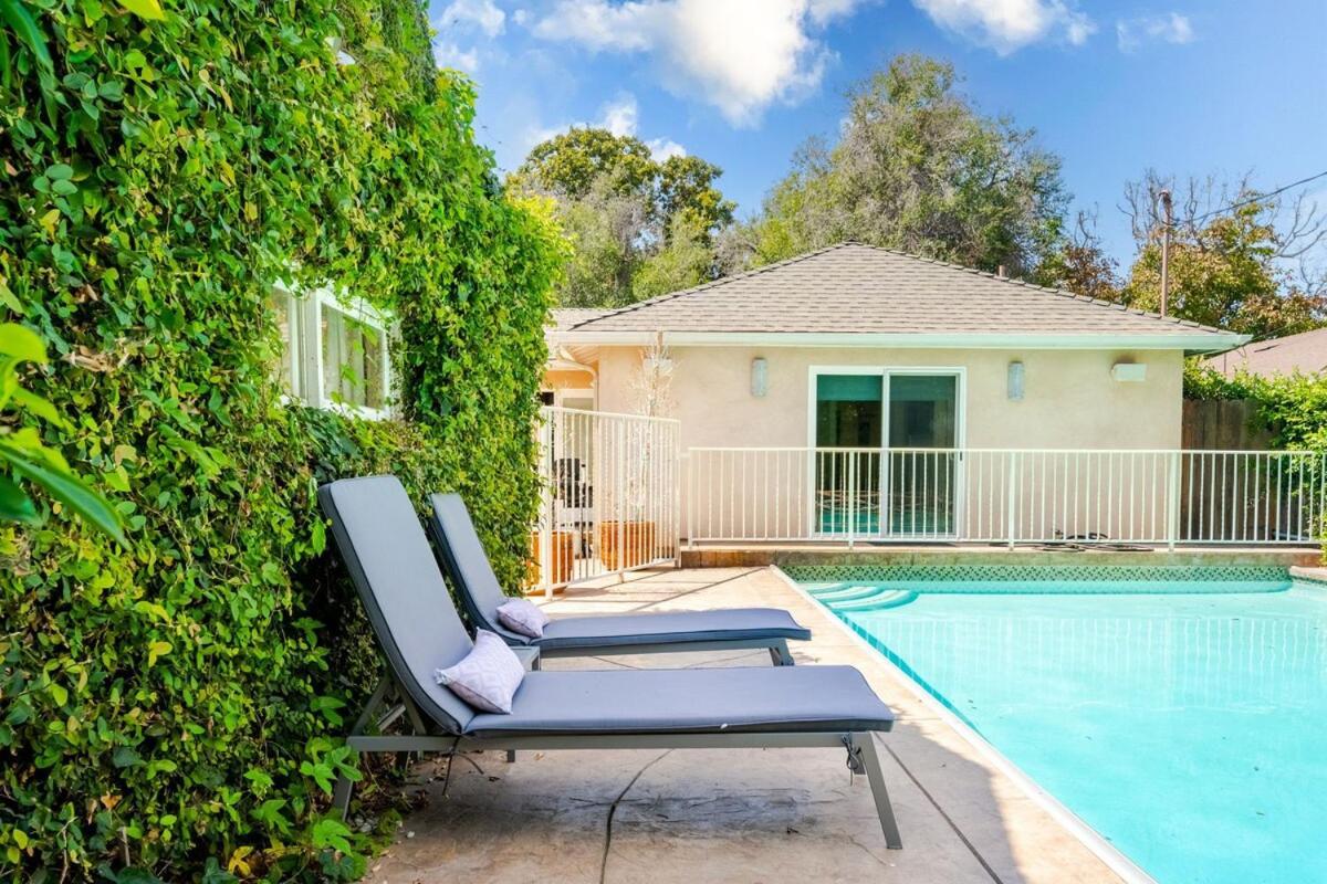 Walk To Ventura Boulevard Pool & Hottub With Pingpong & Bbq * Los Angeles