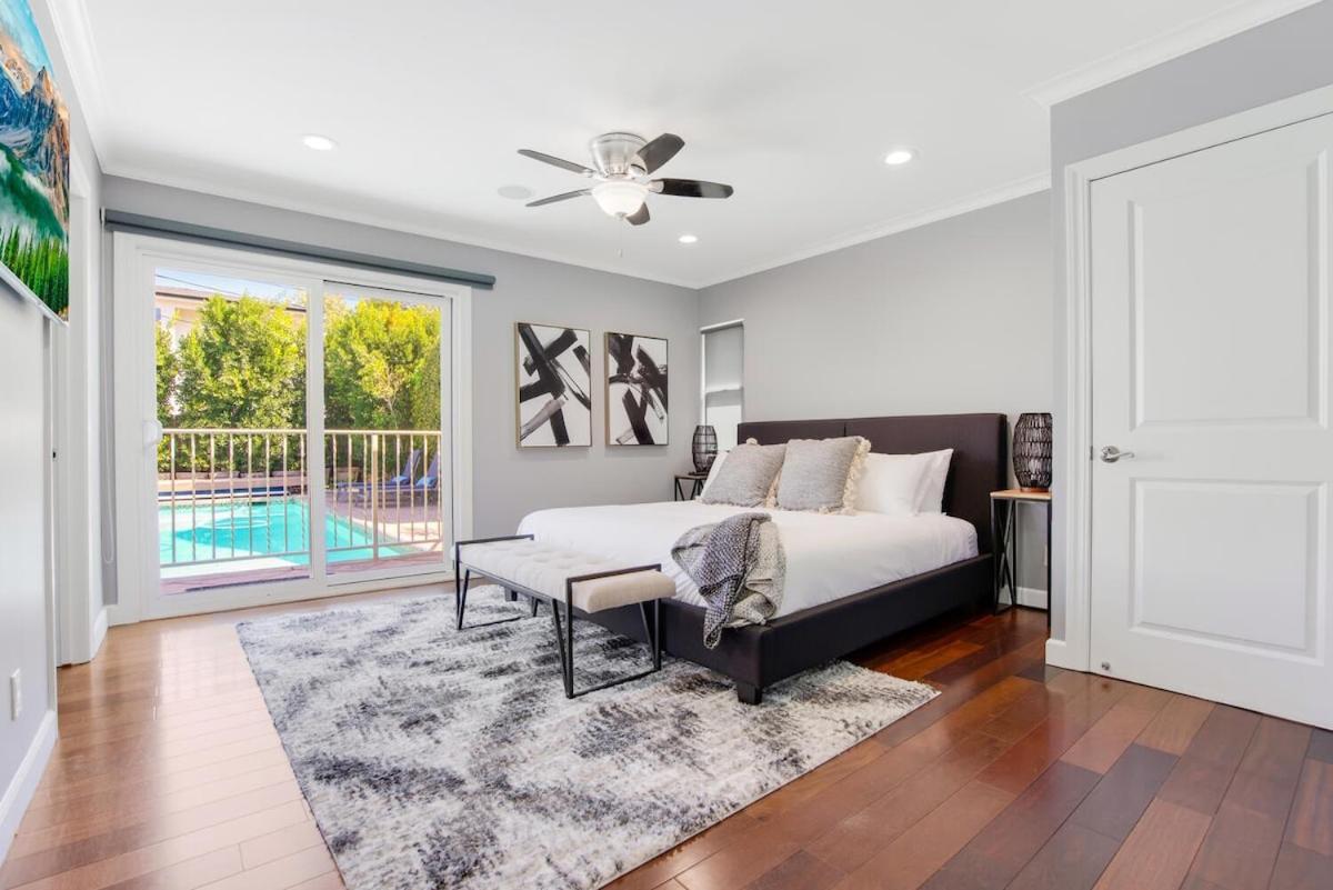 Walk To Ventura Boulevard Pool & Hottub With Pingpong & Bbq * Los Angeles