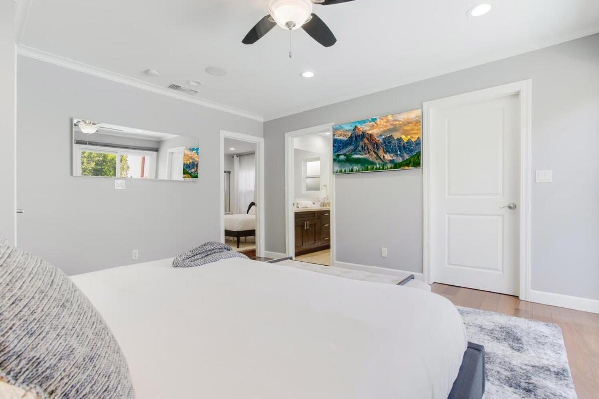 Walk To Ventura Boulevard Pool & Hottub With Pingpong & Bbq Holiday home *