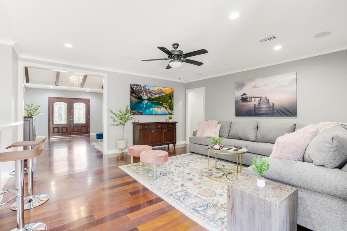 Holiday home Walk To Ventura Boulevard Pool & Hottub With Pingpong & Bbq *