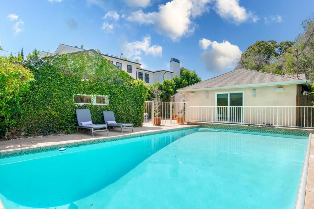 Walk To Ventura Boulevard Pool & Hottub With Pingpong & Bbq Holiday home Los Angeles