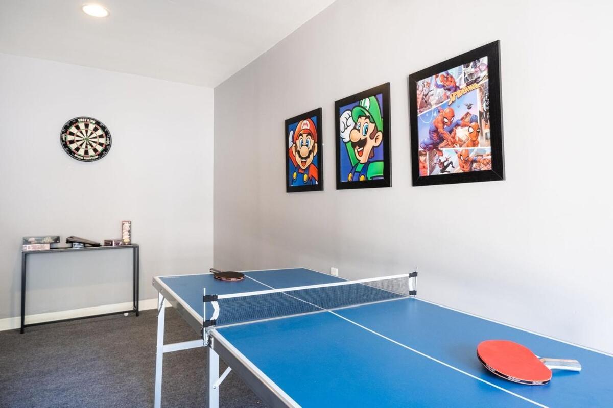 Walk To Ventura Boulevard Pool & Hottub With Pingpong & Bbq Holiday home